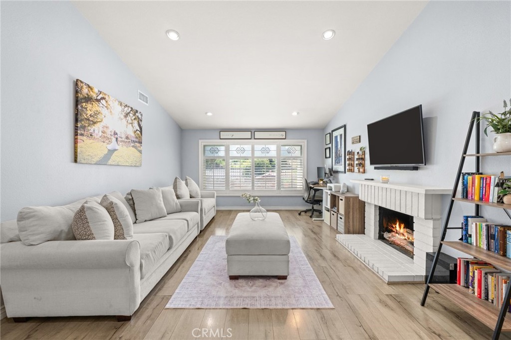 19466 Avenida Del Campo