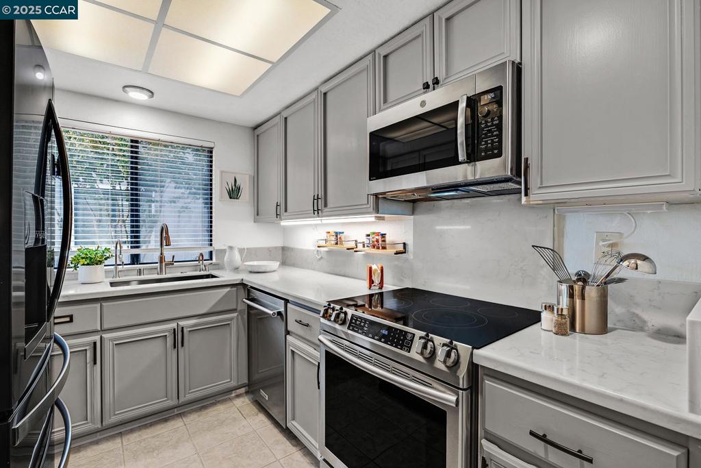 ELLINWOOD PARK - Residential