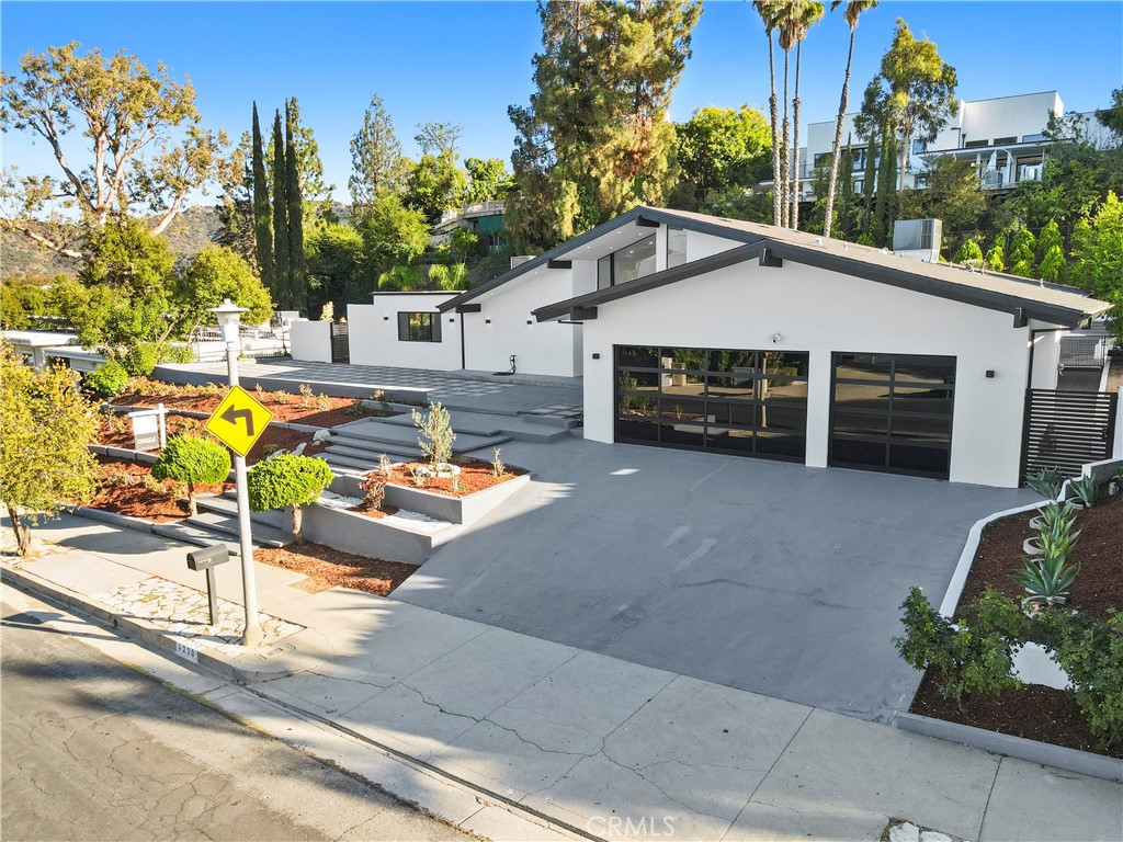 4230 Alonzo Avenue