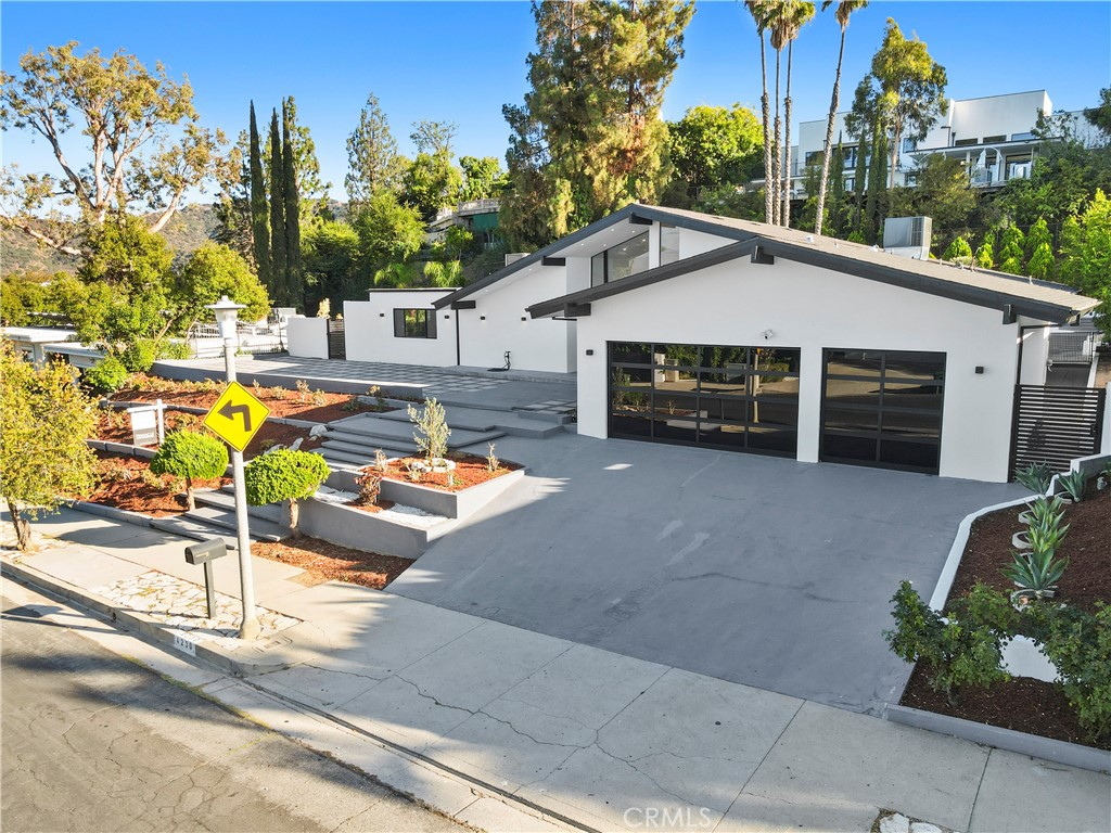 4230 Alonzo Avenue