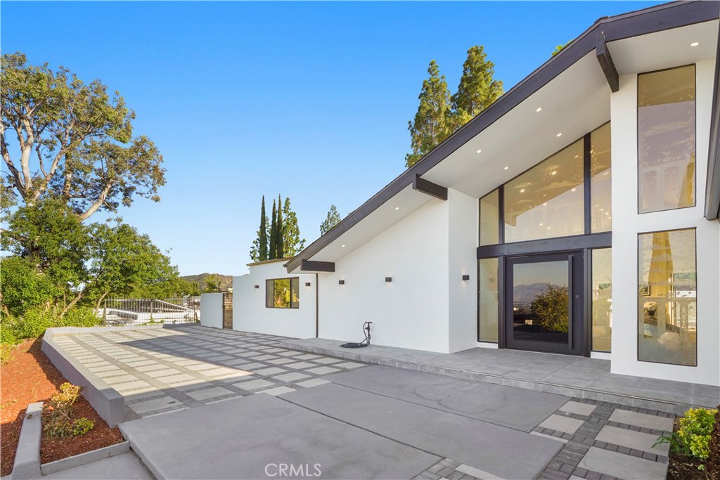 4230 Alonzo Avenue