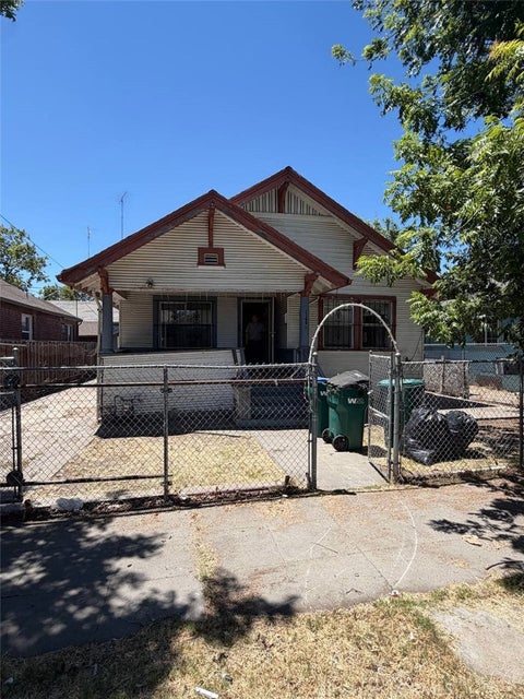 Photo of 1139 S Hunter Street, Stockton, CA 95206 (MLS # FR26177874)