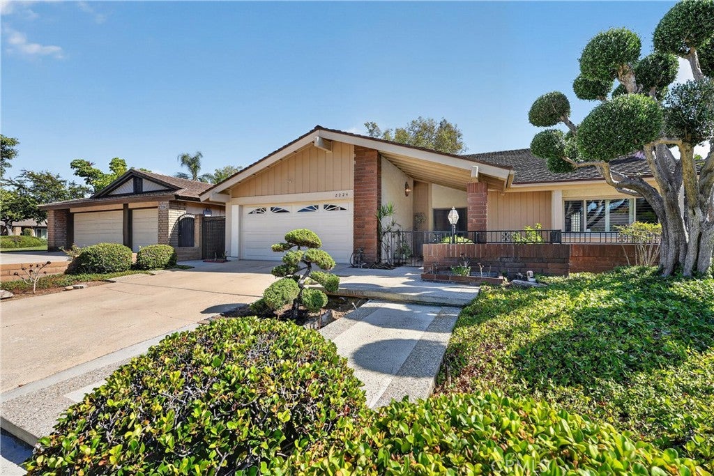 2224 Mountain Ridge