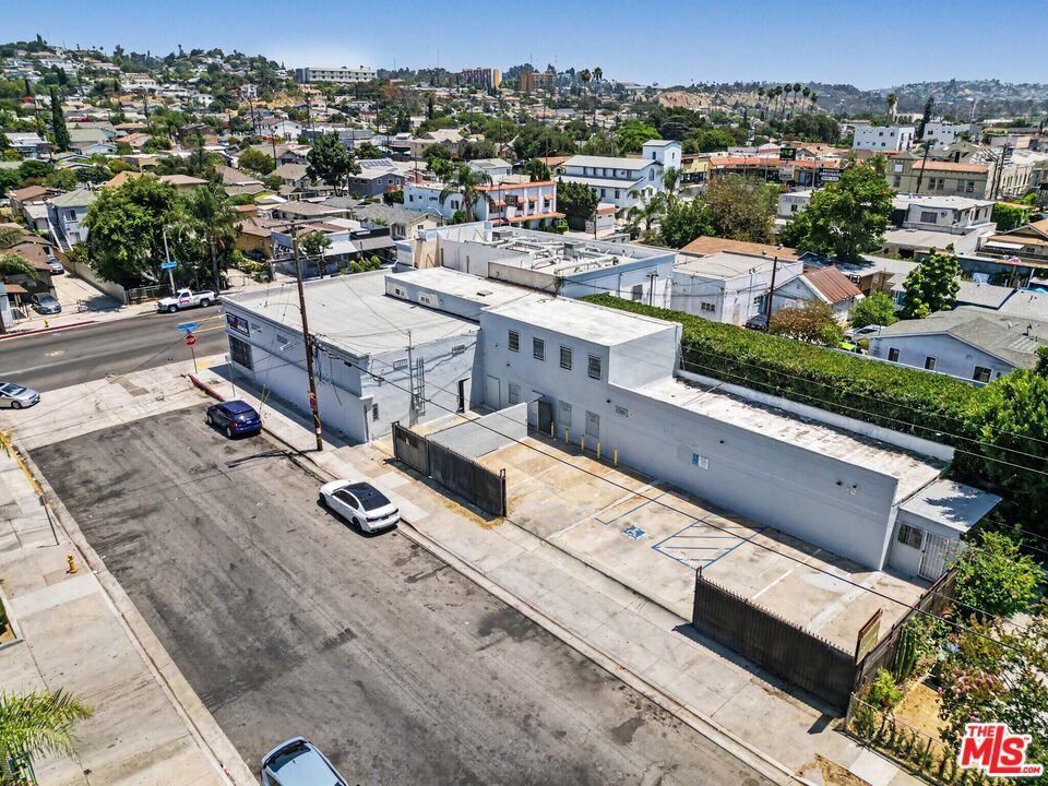 3700 E Cesar E Chavez Avenue