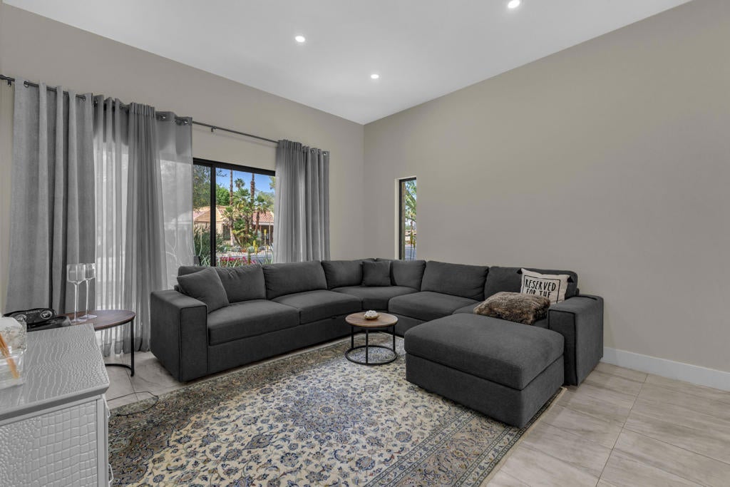 5803 Los Santos Drive 19