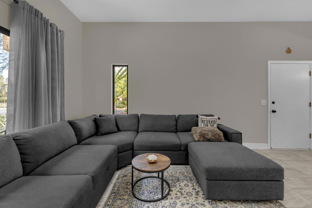 5803 Los Santos Drive 19
