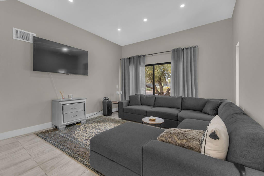 5803 Los Santos Drive 19