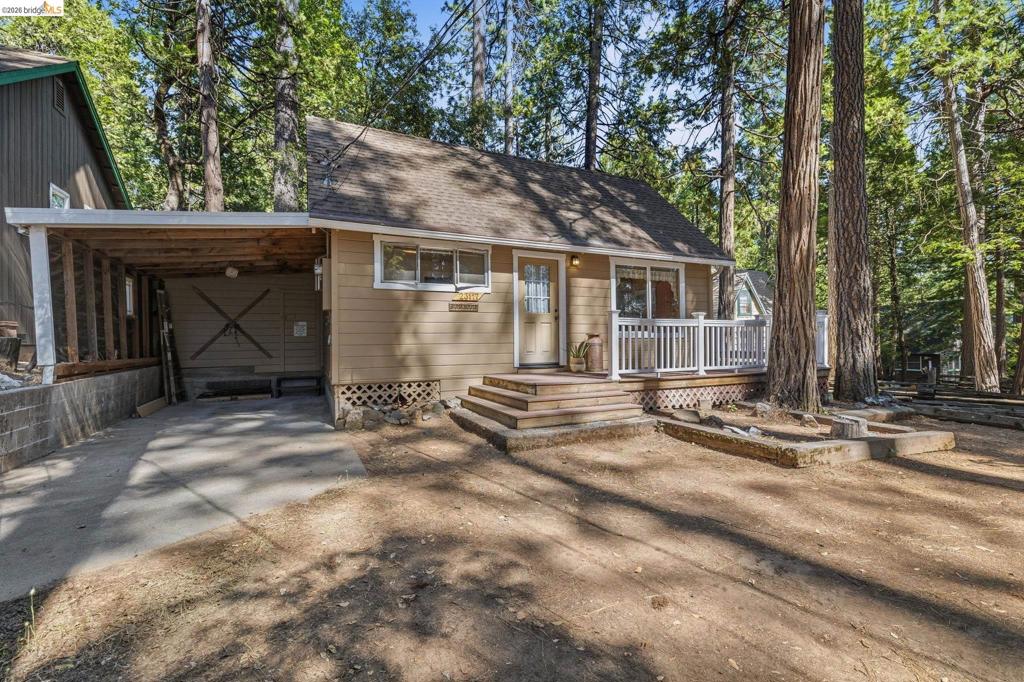 23117 Cresta Dr