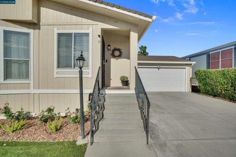 Photo of 1840 Paris Ln Ln, Antioch, CA 94509 (MLS # 41146549)