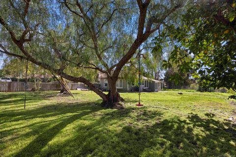 Photo of 803 & 803 1/2 Taylor Street, Vista, CA 92084 (MLS # 260002144SD)