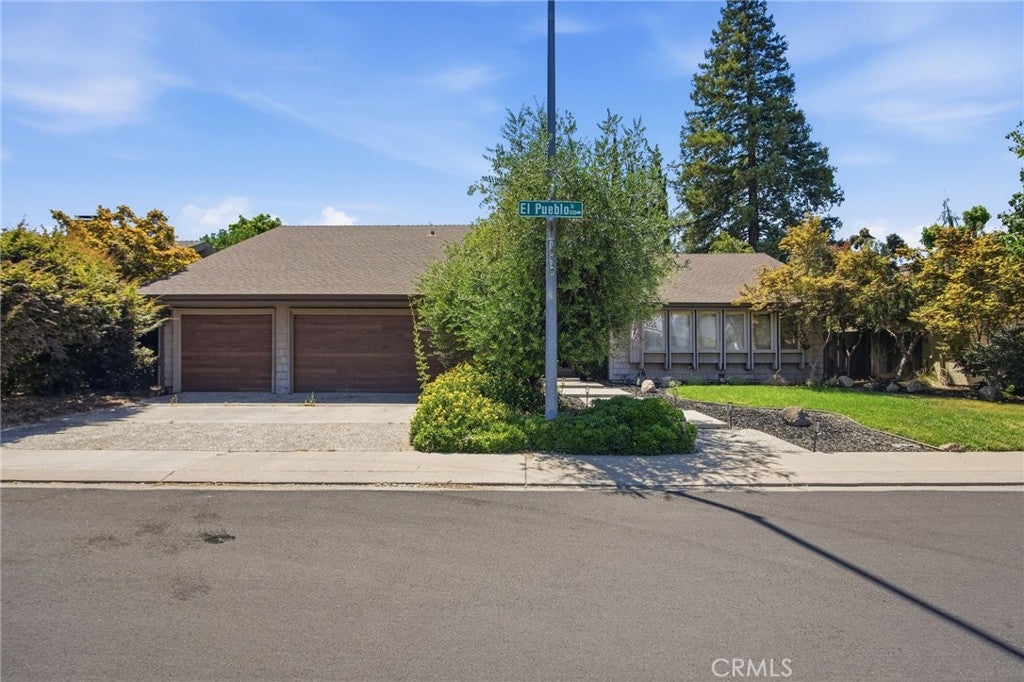 1421 El Pueblo Drive