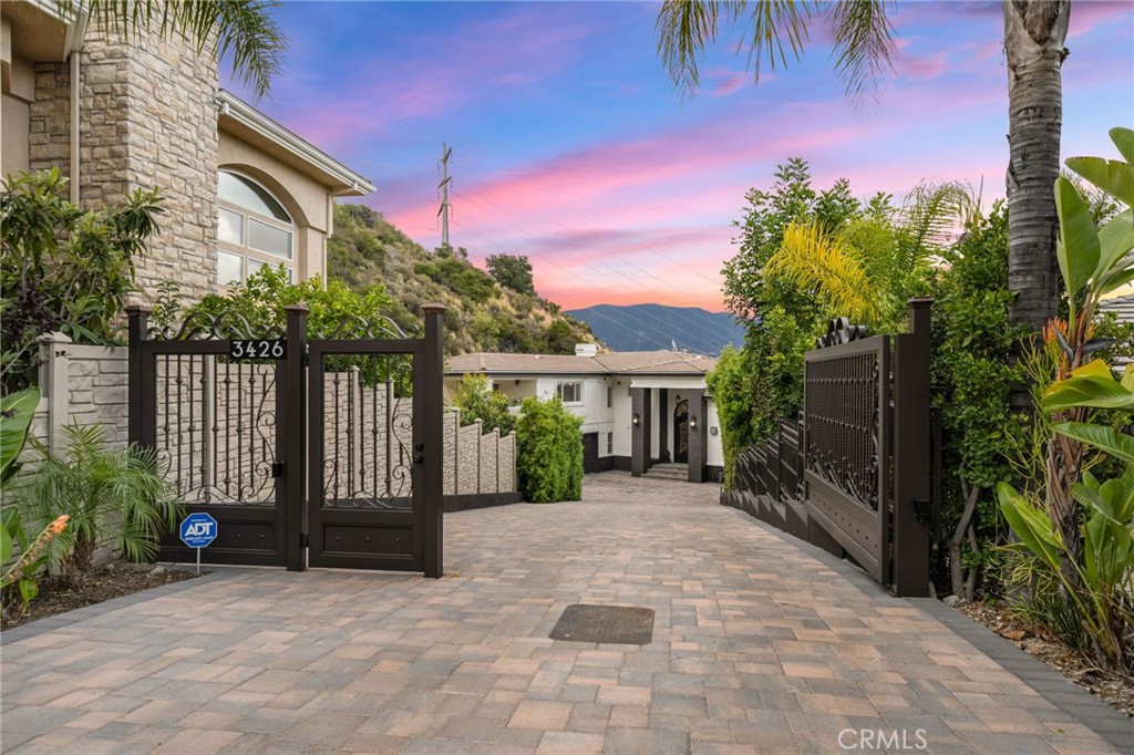 3426 Ayars Canyon