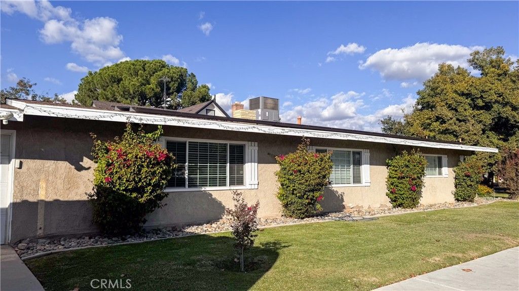 Photo of 201 Oleander Ave, Bakersfield, CA 93304 (MLS # PW25242488)