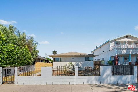 Photo of 2936 S Harvard Boulevard, Los Angeles, CA 90018 (MLS # 26678333)