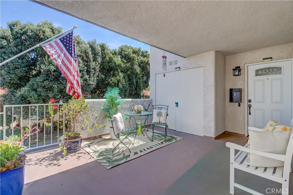 2213 Via Mariposa East A
