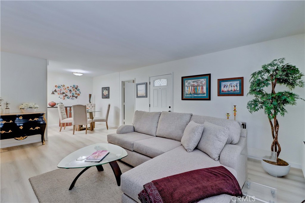 2213 Via Mariposa East A