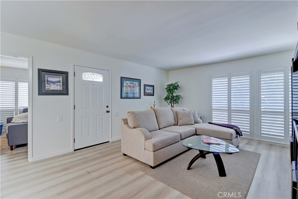 2213 Via Mariposa East A