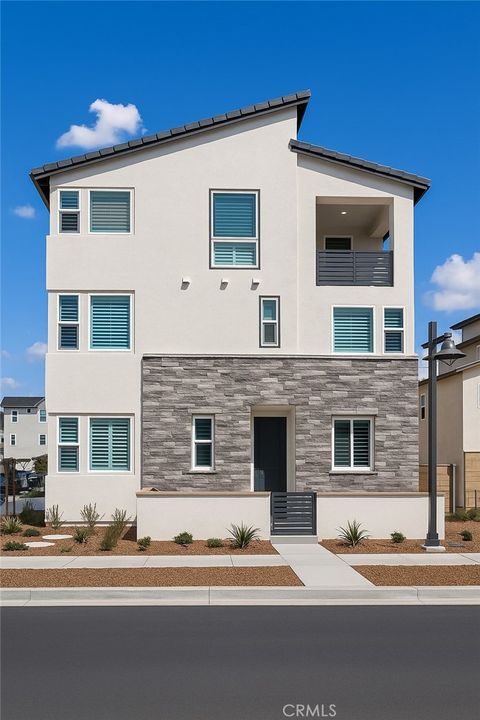 501 Rail Irvine CA 92618