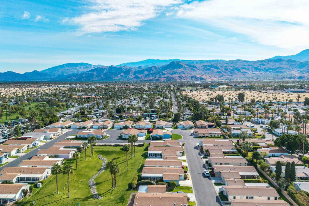 Desert Sands Mobile - Manufactured In Park