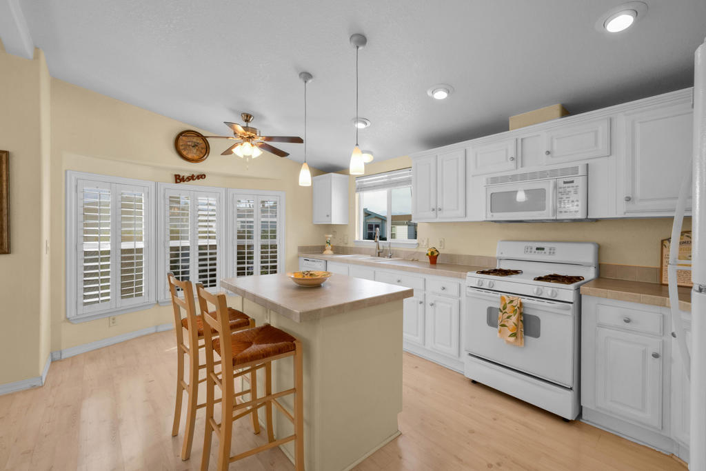 Desert Sands Mobile - Manufactured In Park