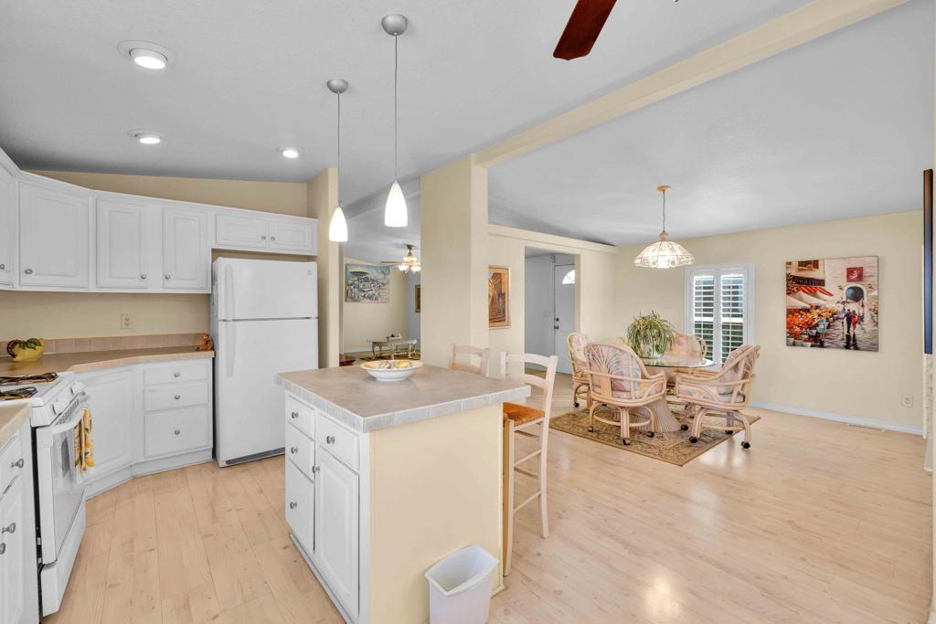 Desert Sands Mobile - Manufactured In Park