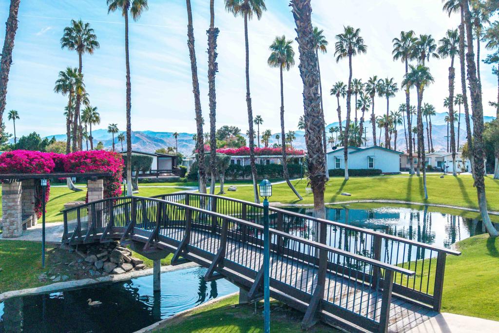 Desert Sands Mobile - Manufactured In Park