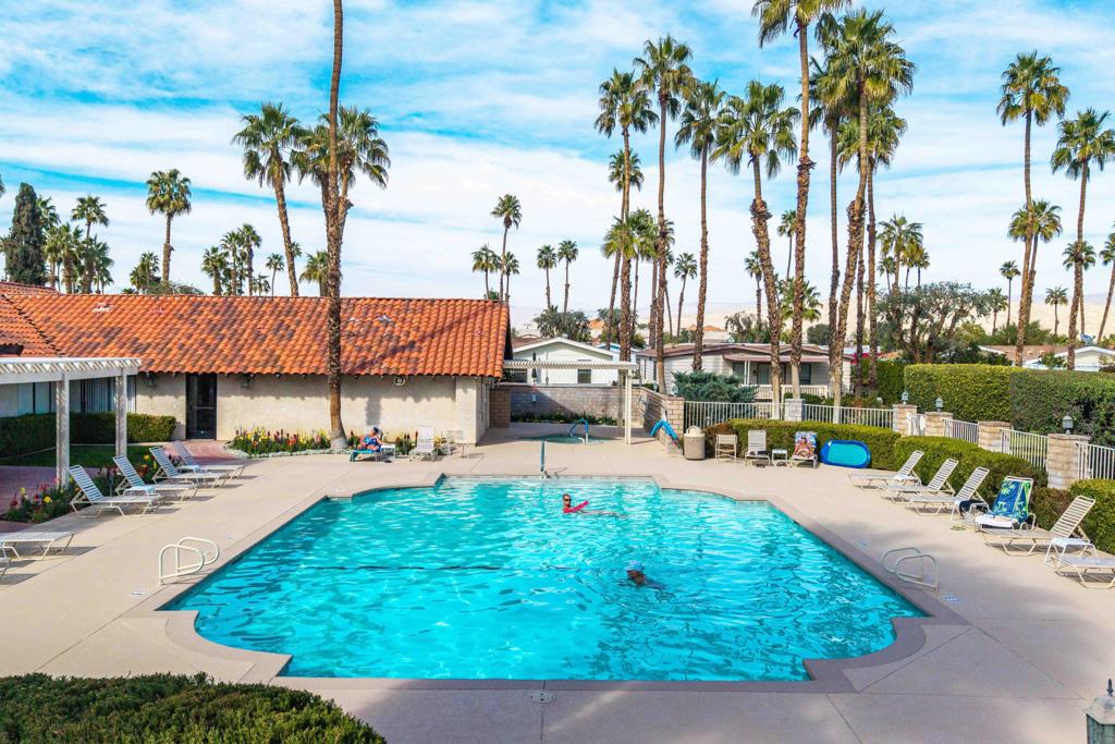 Desert Sands Mobile - Manufactured In Park