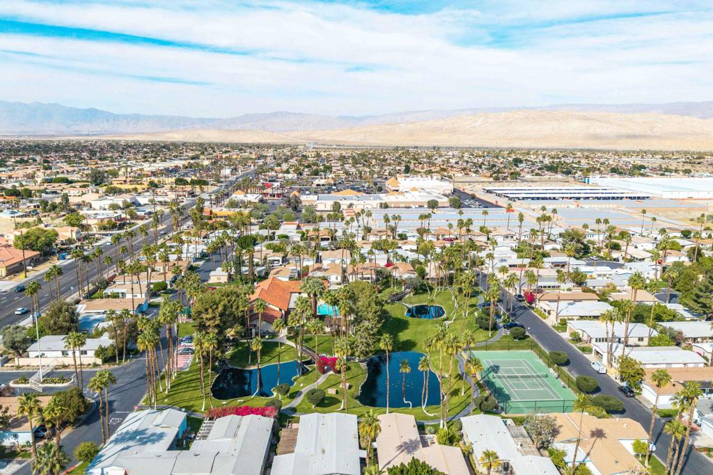 Desert Sands Mobile - Manufactured In Park