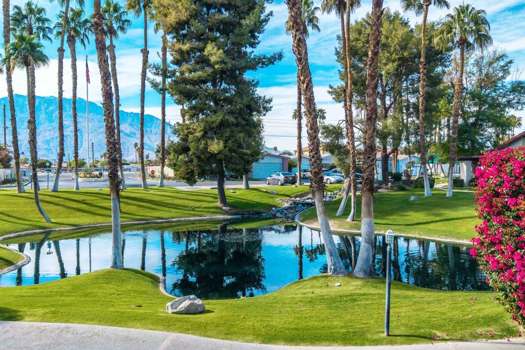 Desert Sands Mobile - Manufactured In Park