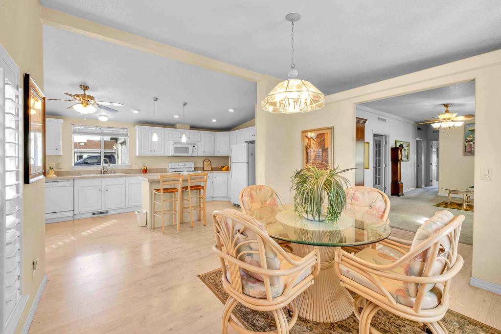 Desert Sands Mobile - Manufactured In Park