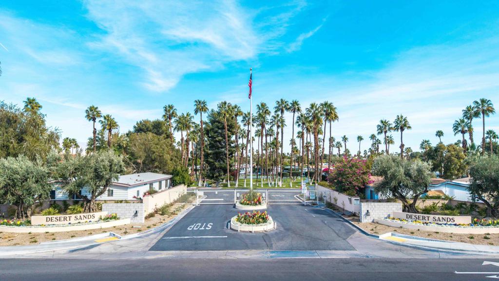 Desert Sands Mobile - Manufactured In Park