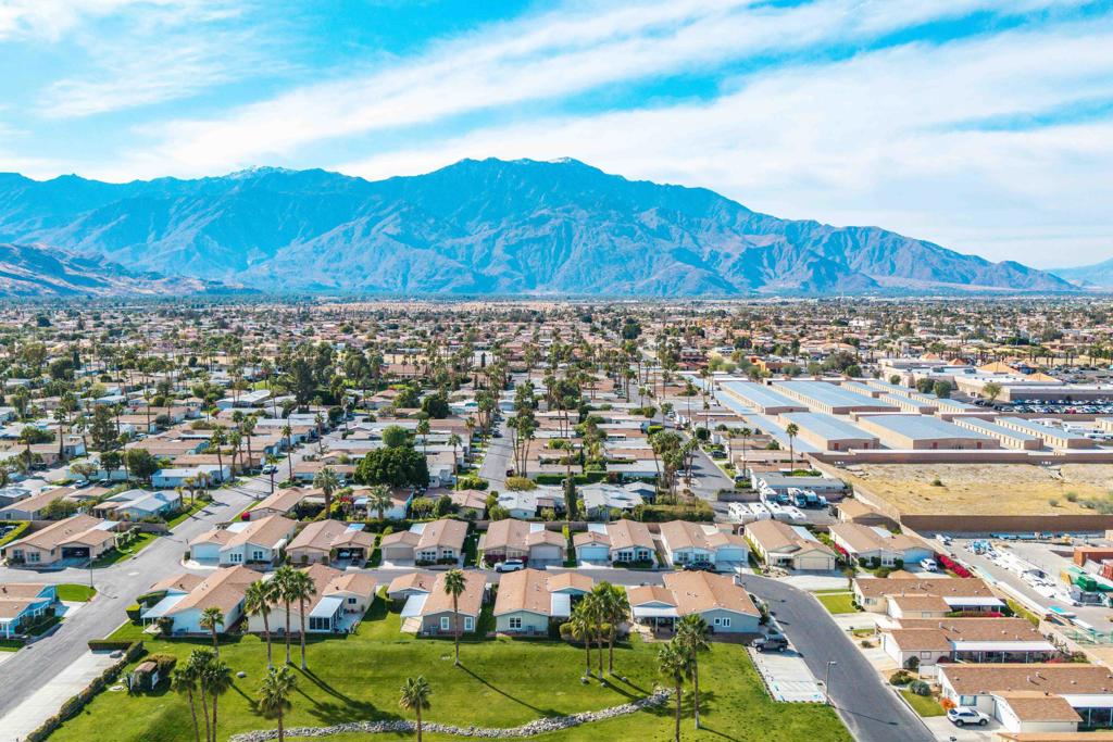 Desert Sands Mobile - Manufactured In Park