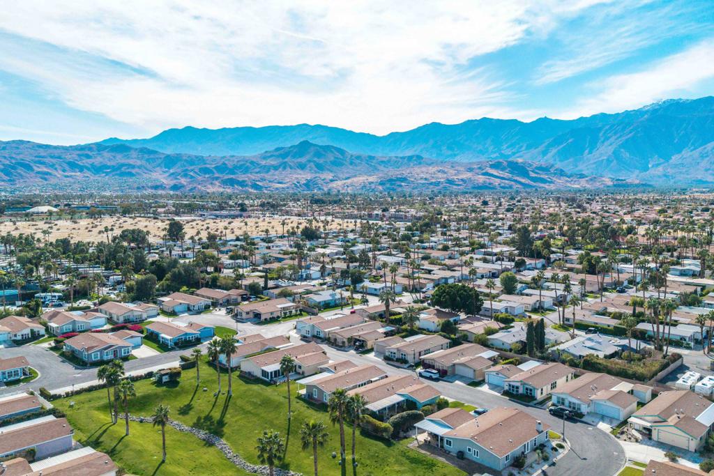 Desert Sands Mobile - Manufactured In Park