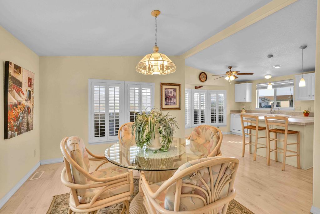 Desert Sands Mobile - Manufactured In Park