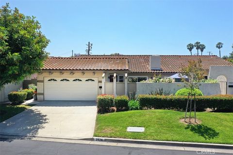 Photo of 2926 Persimmon PL, Fullerton, CA 92835 (MLS # AR26105094)