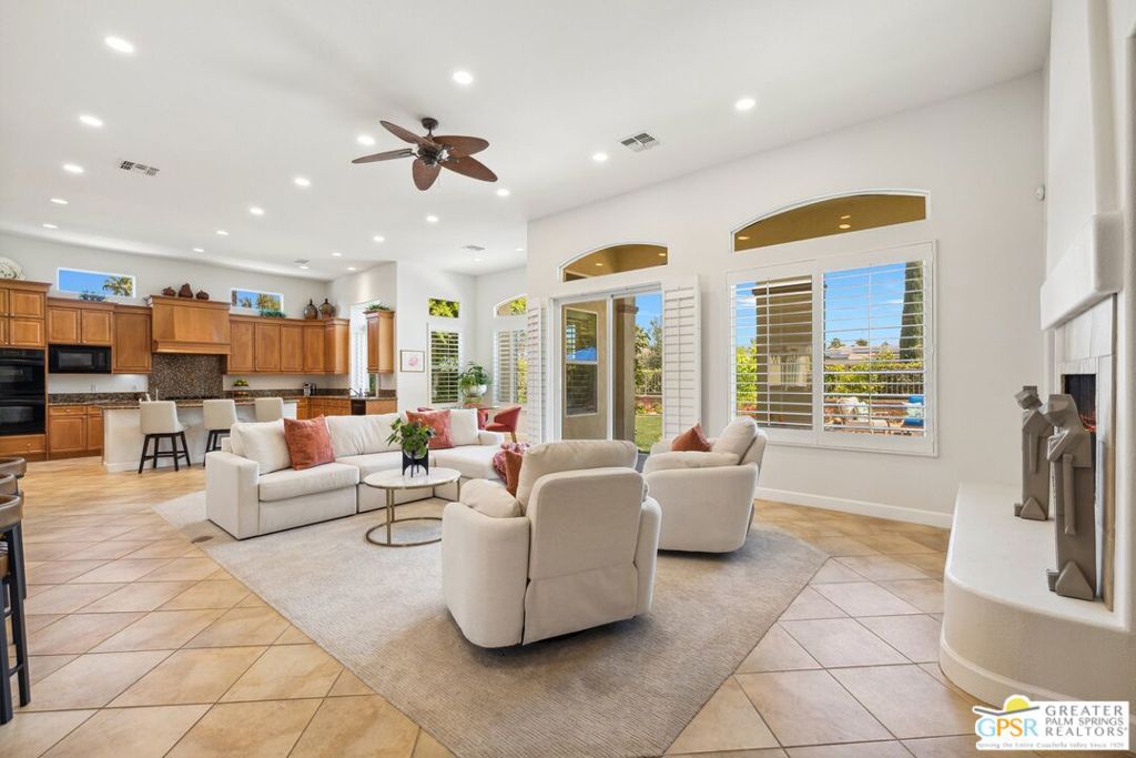 1 Toscana Way