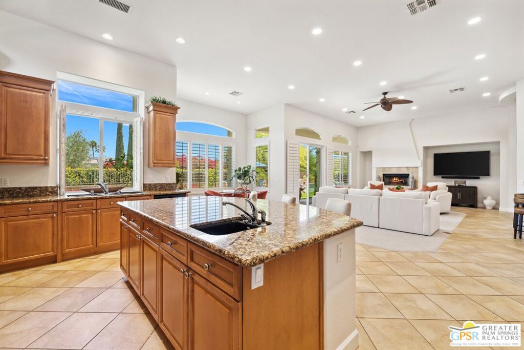 1 Toscana Way
