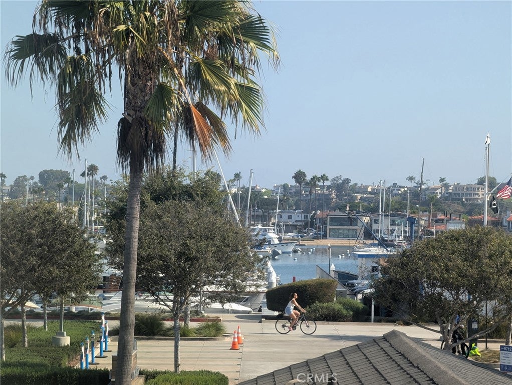 1527 W Balboa