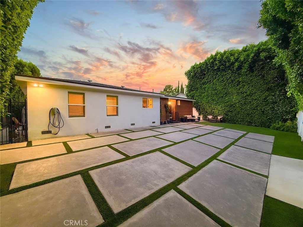 15722 Magnolia
