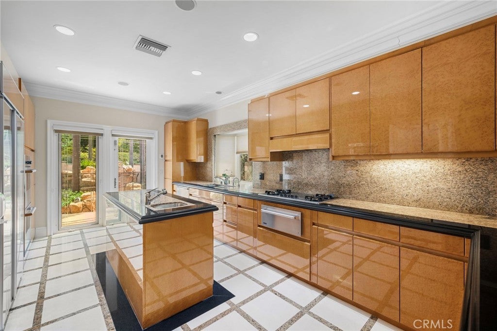55 Montecito, Corona Del Mar CA 92625 - Photo 14
