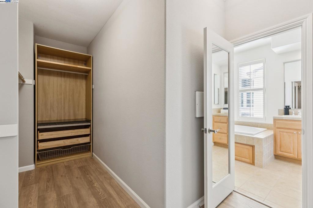 BAY PORT - Residential