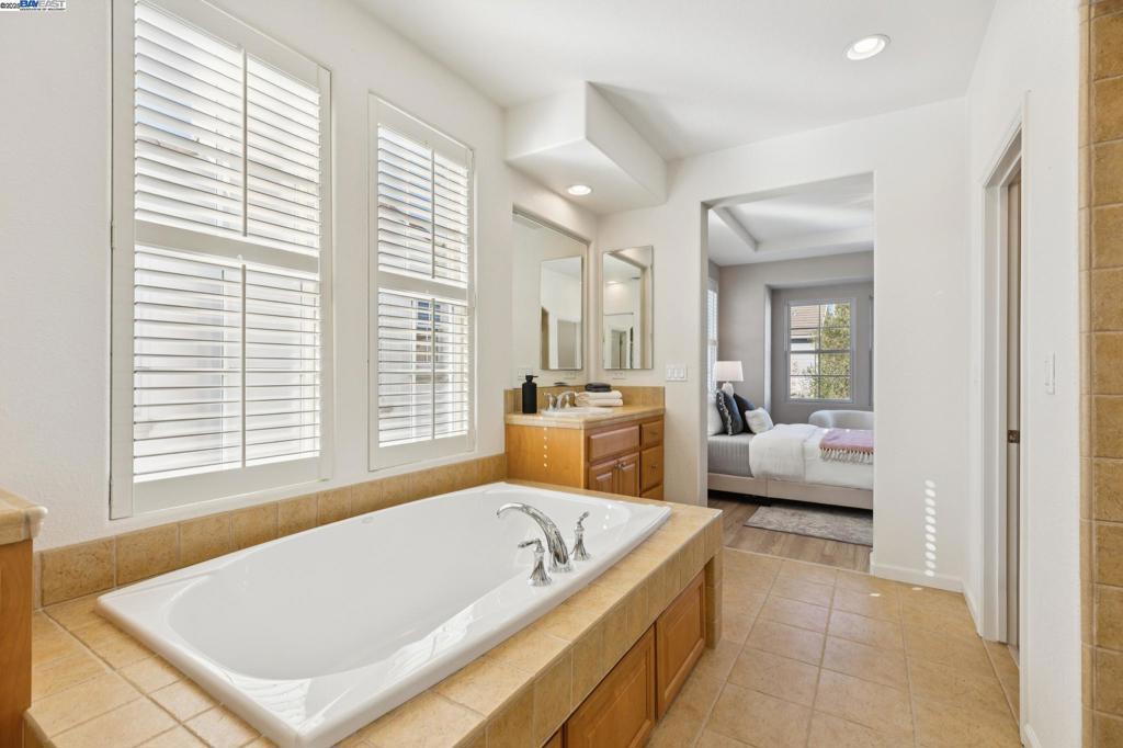 BAY PORT - Residential