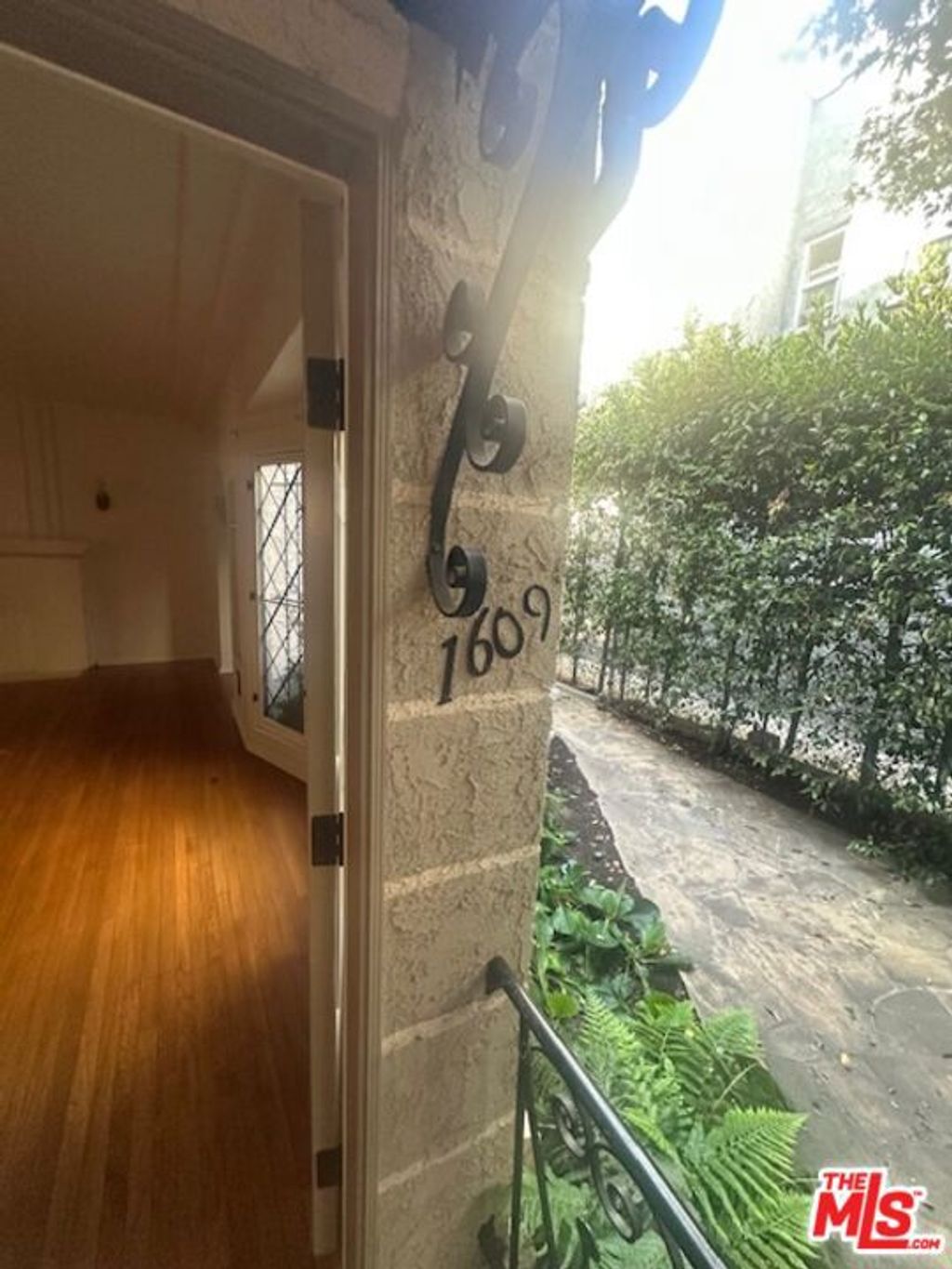 Photo of 1607 Stearns Drive, Los Angeles, CA 90035 (MLS # 25609099)