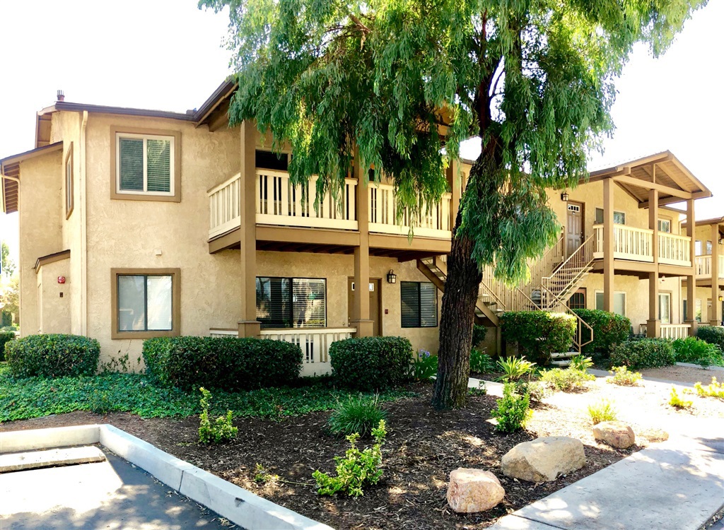 Great upper level unit available in the Alder Woods Community!! This unit features 2 bedrooms, 2 bathrooms, tile flooring, granite counters, and ceiling fans. Washer and Dryer inside the unit. Alder Woods is a private gated community with lush landscaping and a community pool!! Located in close proximity to freeway access, shopping, and schools. Neighborhoods: Alder Woods Complex Features: ,,, Equipment: Range/Oven Other Fees: 0 Sewer: Sewer Connected Topography: LL
