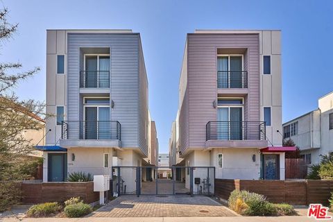 Photo of 319 S Serrano Avenue, Los Angeles, CA 90020 (MLS # 26662961)