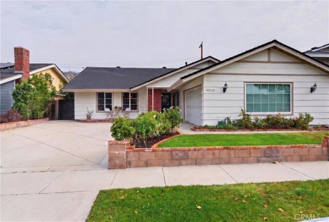 Photo of 19533 Babington ST, Canyon Country, CA 91351 (MLS # SR26108506)