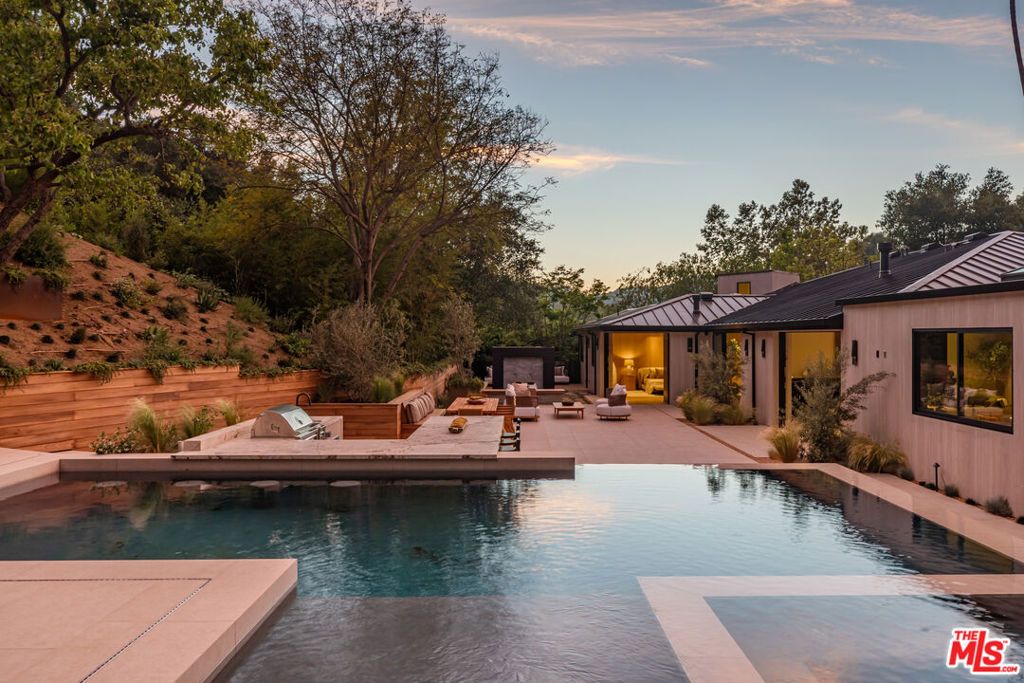 Photo of 3187 Oakdell Road, Studio City, CA 91604 (MLS # 26677423)