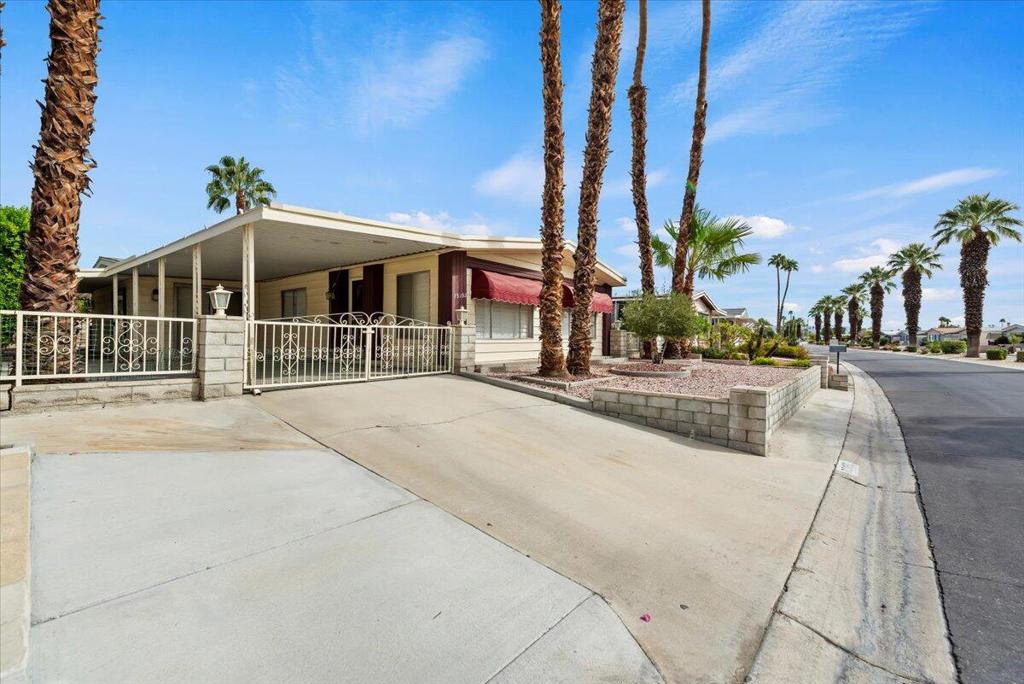 Palm Desert Greens - Manufactured In Park