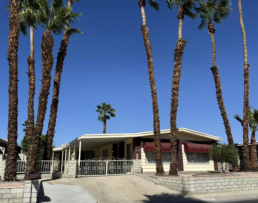 Palm Desert Greens - Manufactured In Park