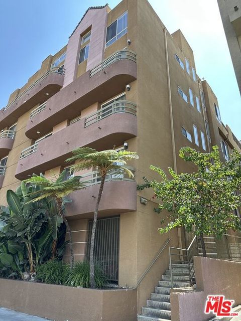 Photo of 8614 Burton Way #103, Los Angeles, CA 90048 (MLS # 25596211) Photo of 8614 Burton Way #103, Los Angeles, CA 90048 (MLS # 25596211)